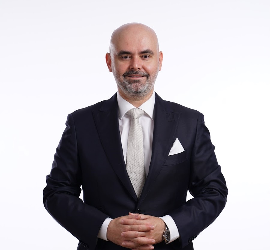 Op. Dr. SALİH ONUR BASAT